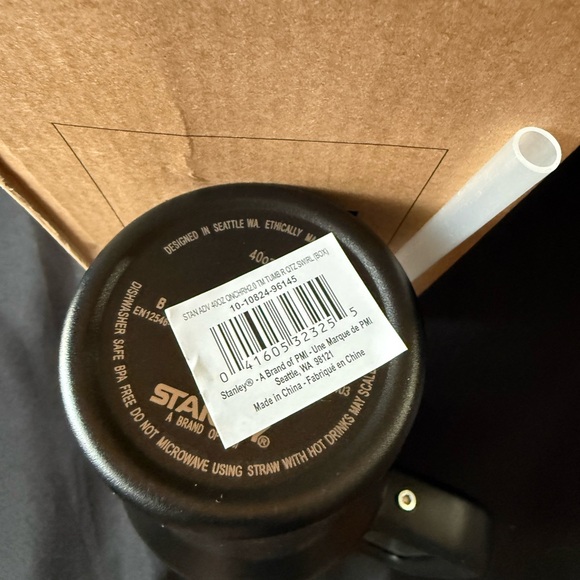 New Stanley 40oz ALL Black Blacked Out Quencher H2.0 Tumbler w/ Straw - Picture 5 of 5